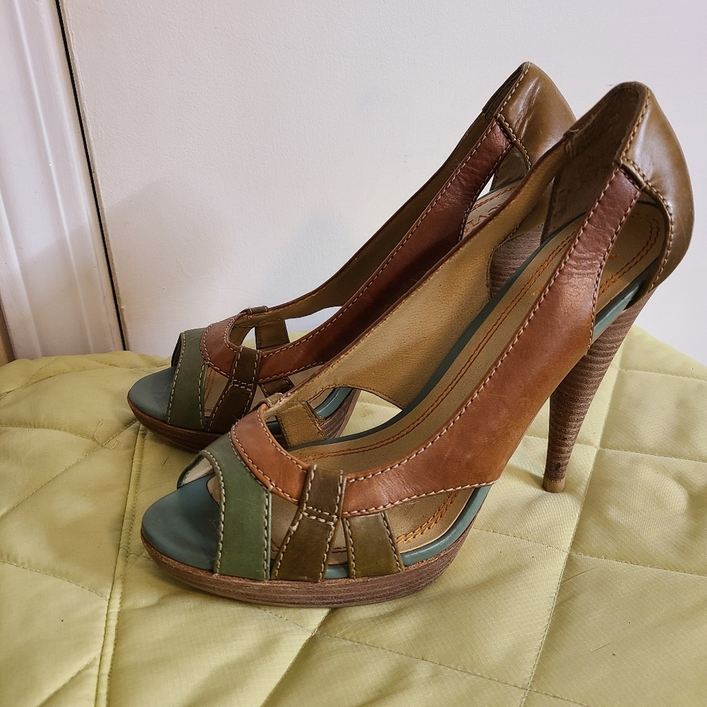 Levity Brand Stiletto Platform Pump
